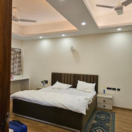 Villa In Vrindavan, Hare Krishna M Esterno foto