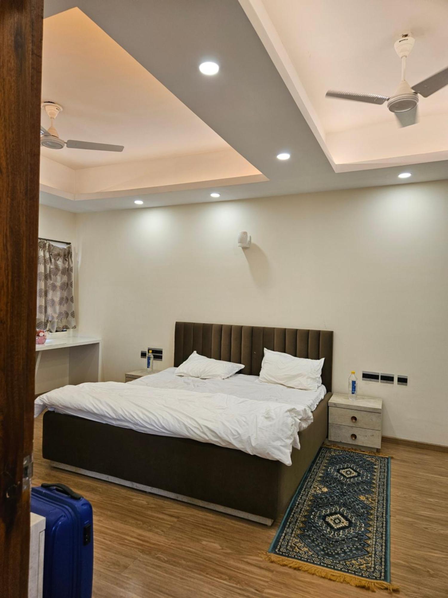 Villa In Vrindavan, Hare Krishna M Esterno foto