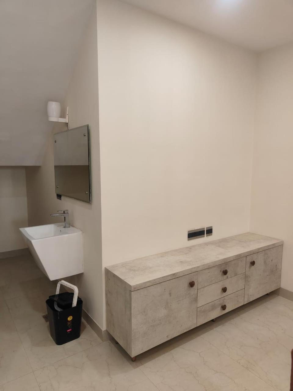 Villa In Vrindavan, Hare Krishna M Esterno foto