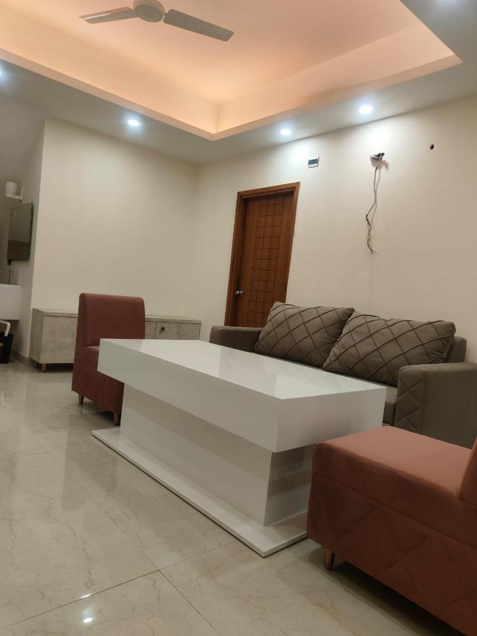 Villa In Vrindavan, Hare Krishna M Esterno foto