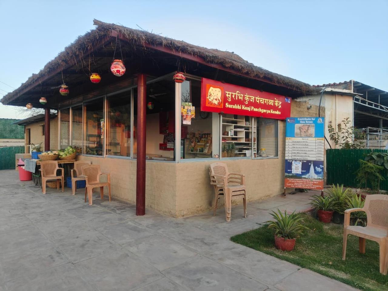 Villa In Vrindavan, Hare Krishna M Esterno foto